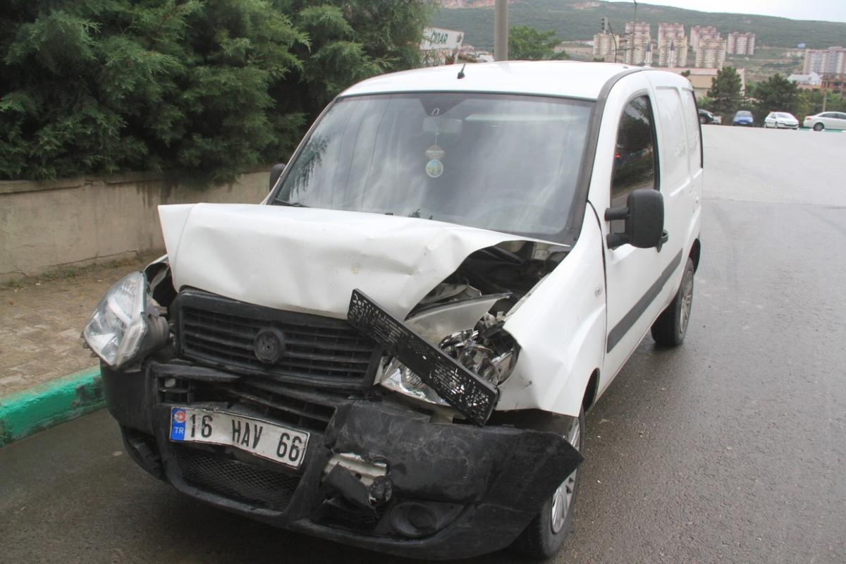 Bursa\'da Trafik Kazası: 1 Yaralı