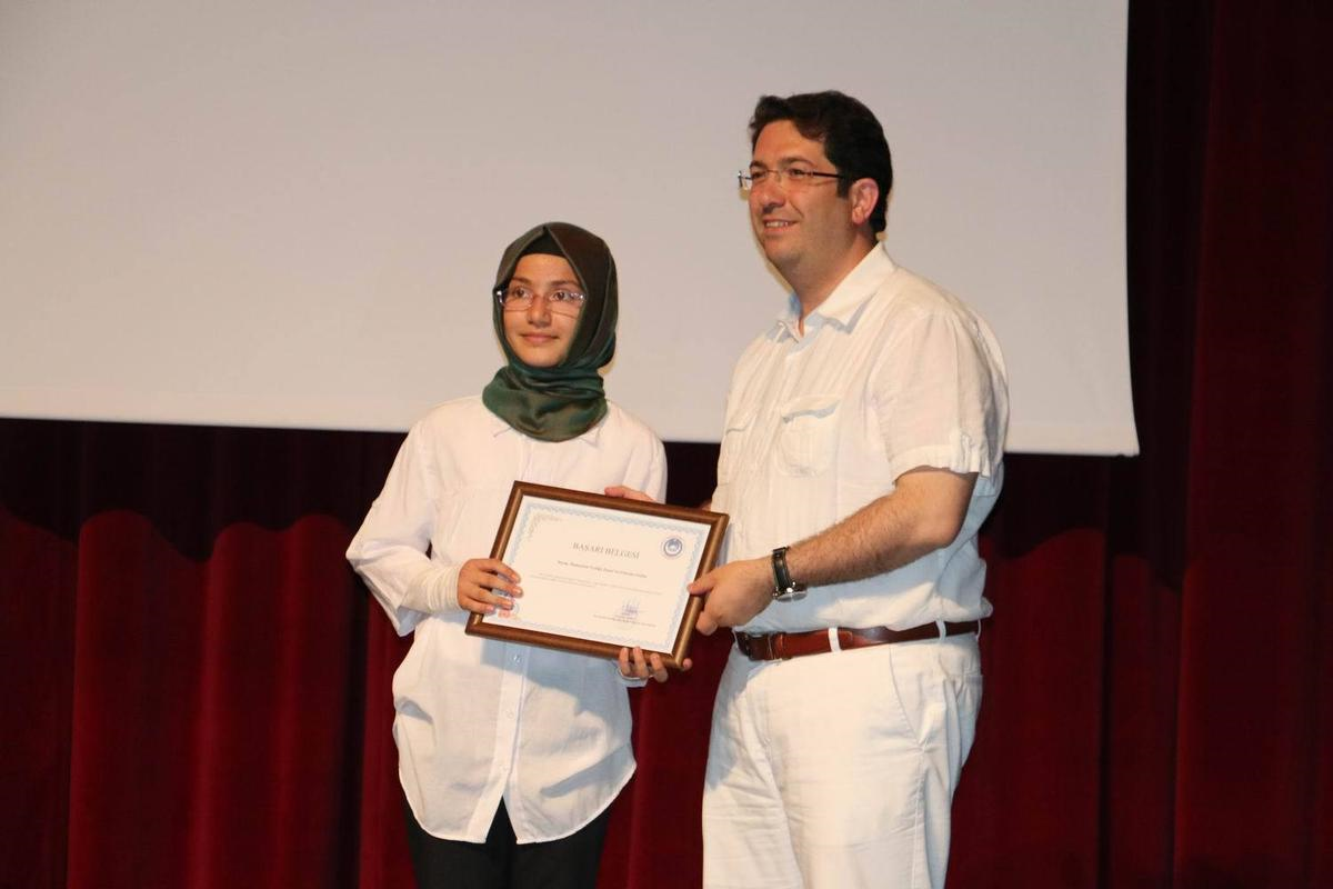 İmam Hatip Öğrencilerinden Şiir Dinletisi