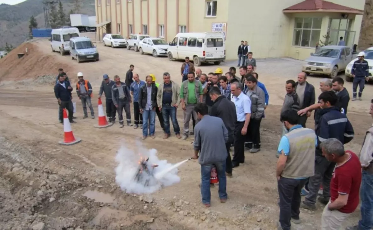 İtfaiye Müdürlüğü\'nden Yıldız Bakır Maden Çalışanlarına Yangın Eğitimi