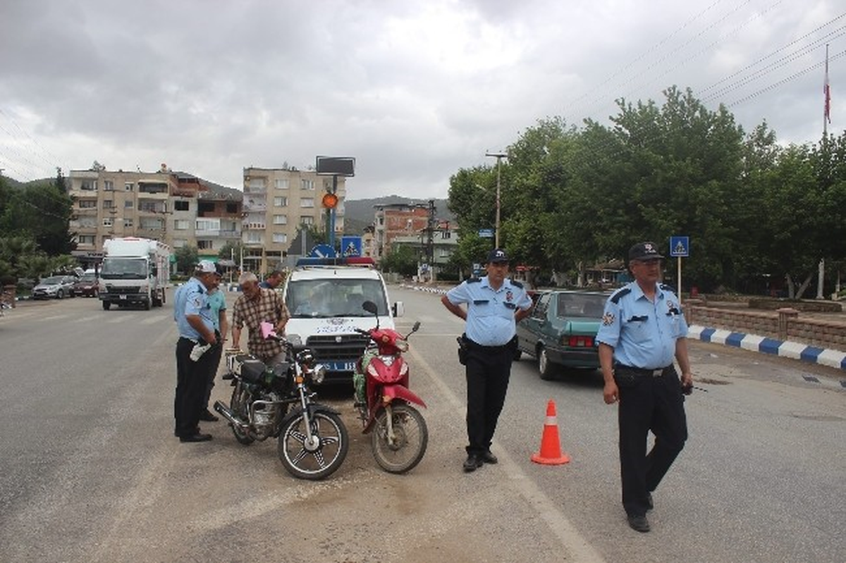 Kiraz\'da Plakasız ve Kasksız Motosiklete Geçit Yok