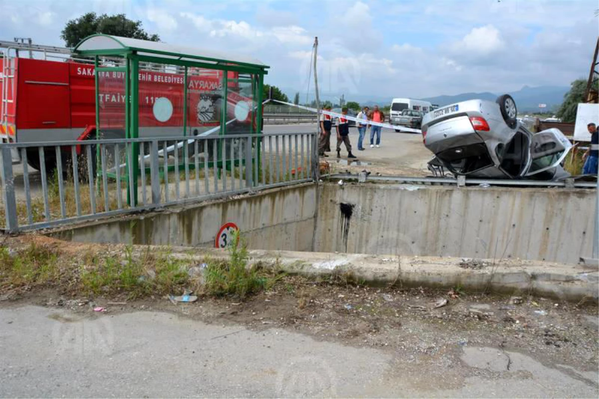 Sakarya\'da Trafik Kazası: 2 Ölü, 3 Yaralı