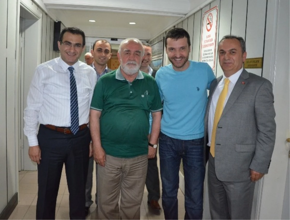 Sanatçı Sinan Özen\'den Çayeli Belediye Başkanı Dr. Atilla Esmen\'e Ziyaret