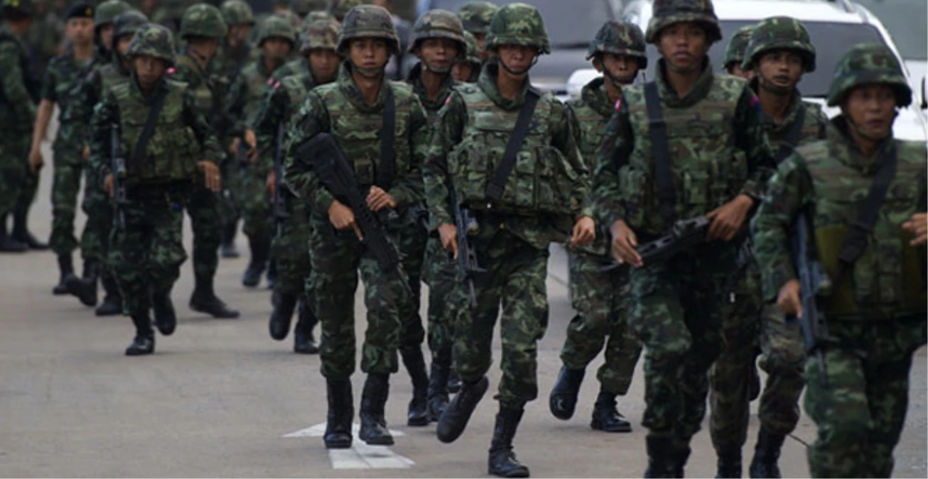 Tayland\'da Ordunun Yönetime El Koyması