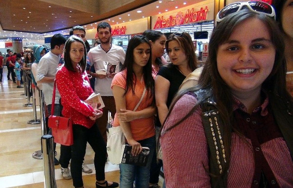 Tazeoğlu, Kahramanmaraş Piazza\'da Hayranlarıyla Buluştu