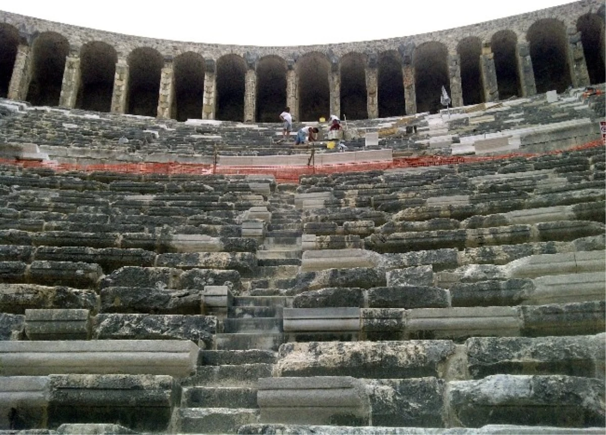 Aspendos\'ta Restorasyon Çalışmaları