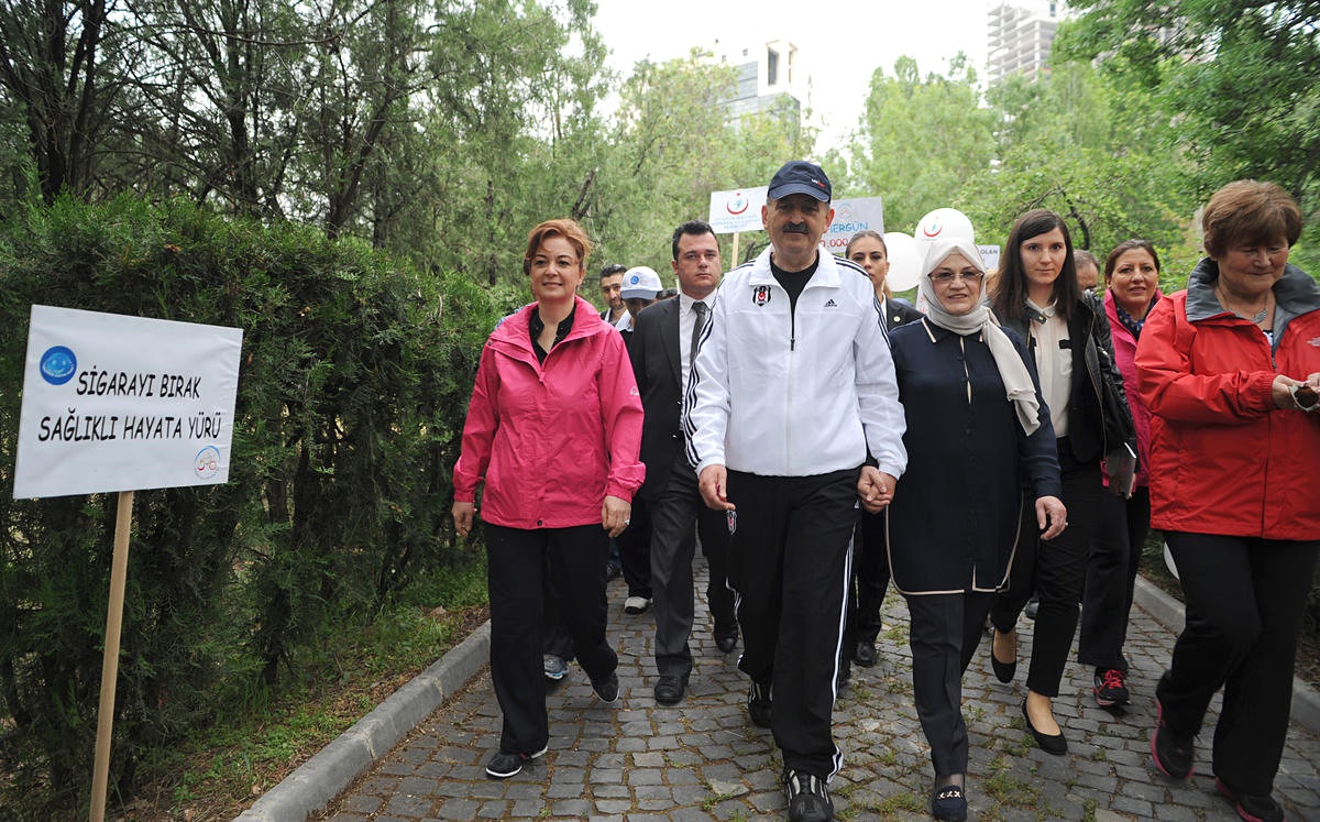 Bakan Müezzinoğlu, Sağlıklı Yaşam İçin Yürüdü