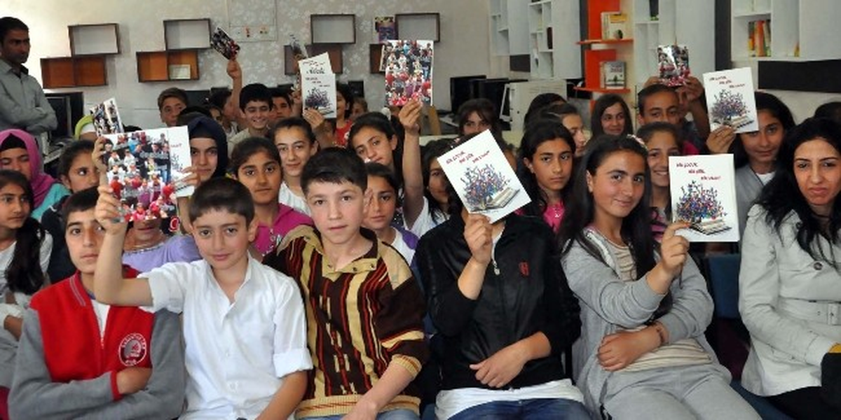 Bitlis\'teki Öğrencilerden Çözüm Sürecine Şiirli Destek