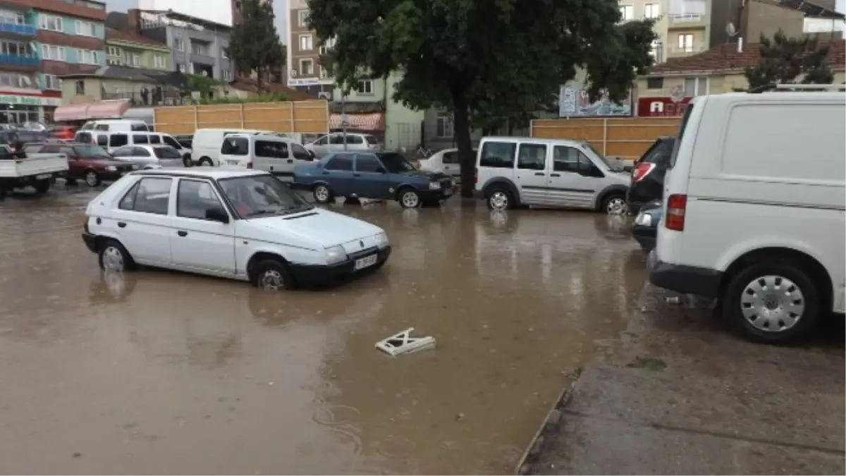 Bozüyük\'te Sağanak Yağış Hayatı Olumsuz Etkiledi