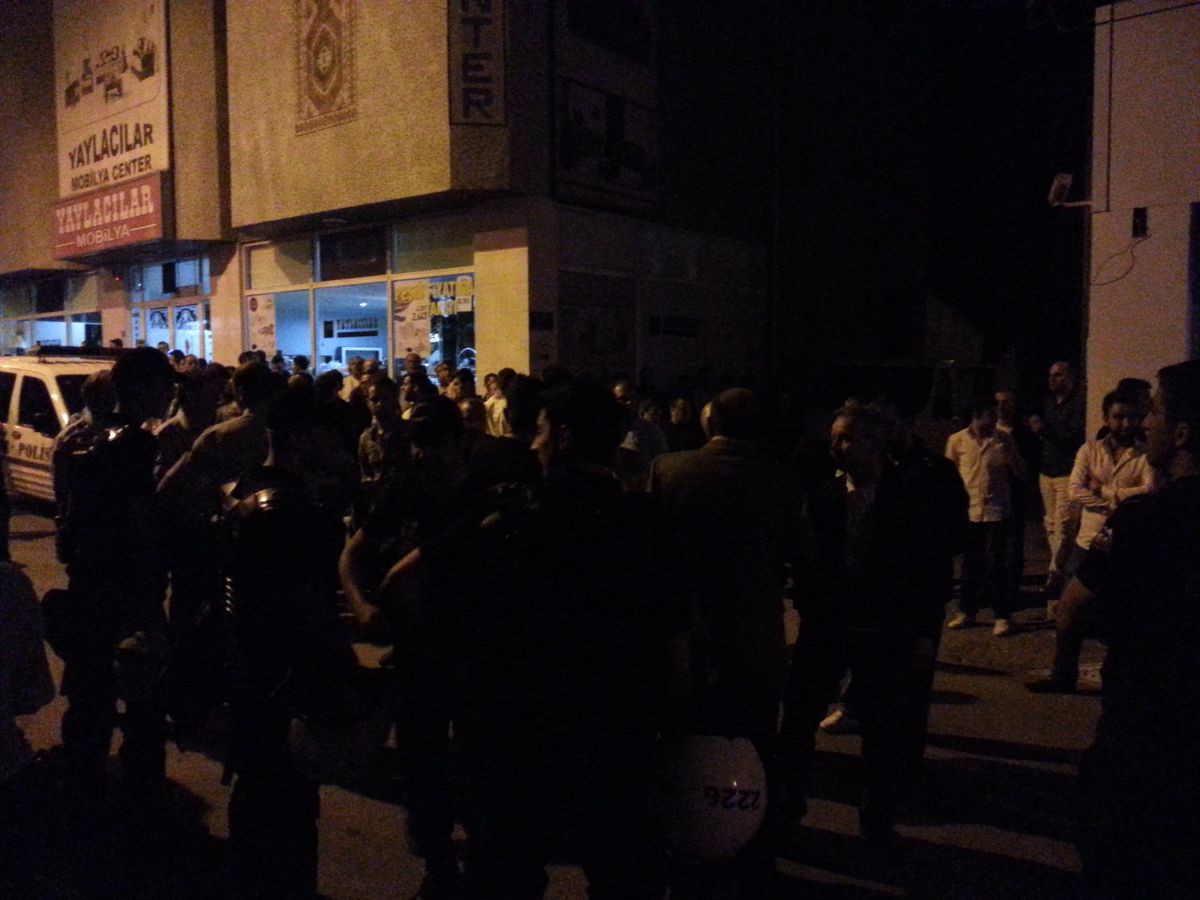 Çocuklar Dövülünce, Mahalleli Batmanlı Ailenin Evine Yürüdü