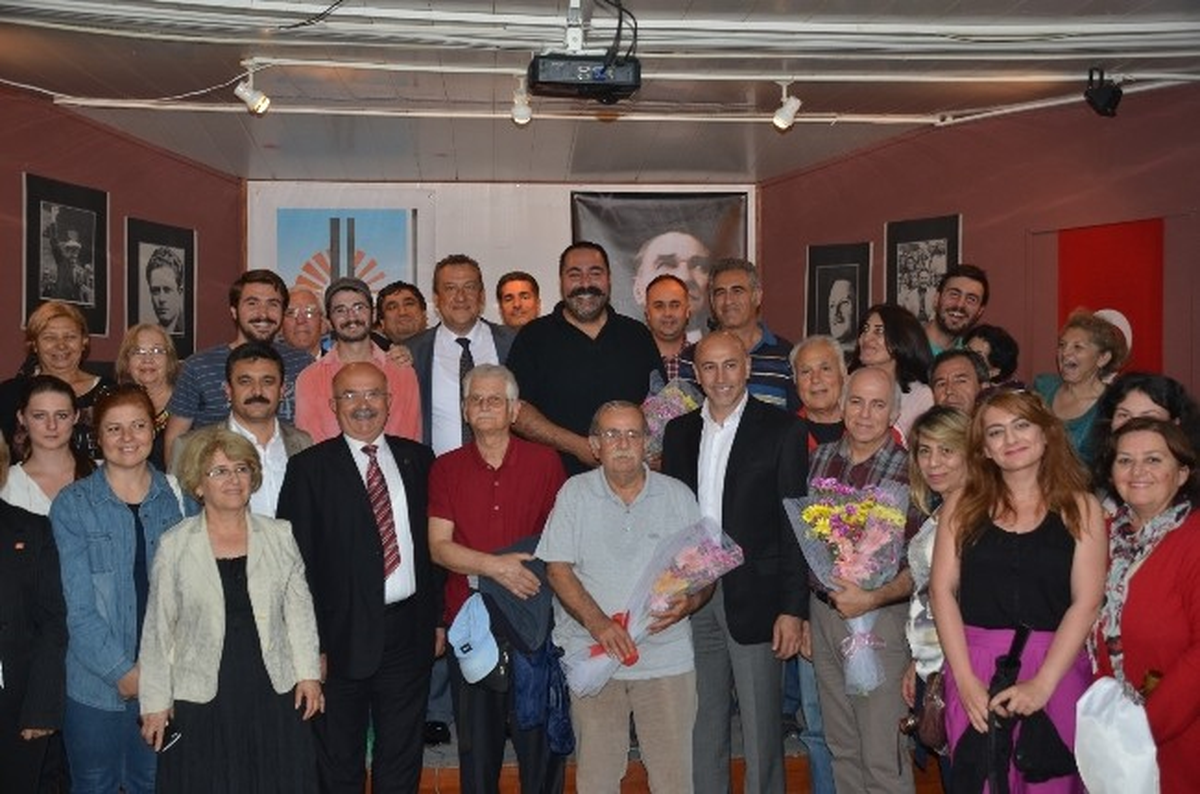 Dikili Dünya Şairi Nazım\'ı \'Muhteşem\' Andı