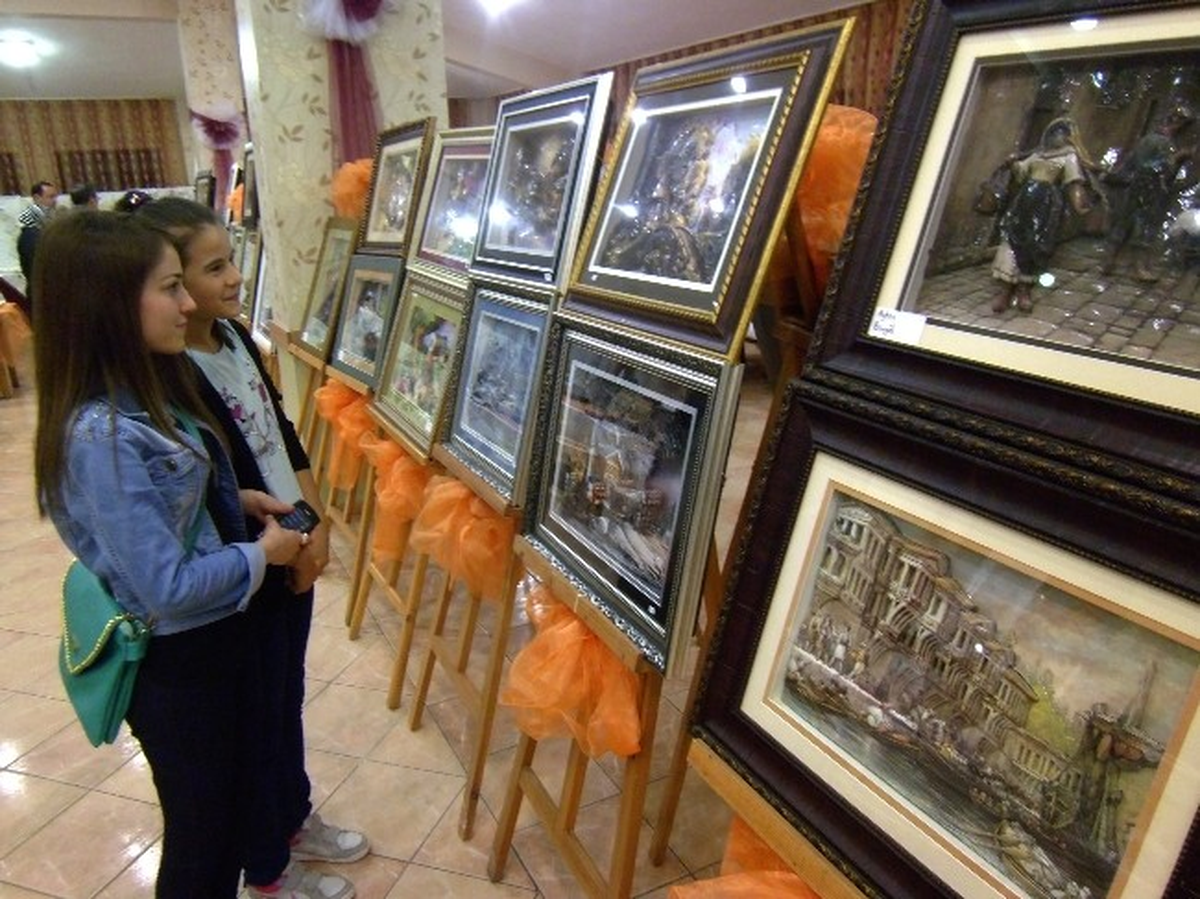 Hayrabolu\'da Halk Eğitim Merkezi Yıl Sonu Sergisi Düzenlendi