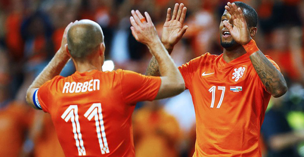 Hollanda Galler\'i 2-0 Yendi