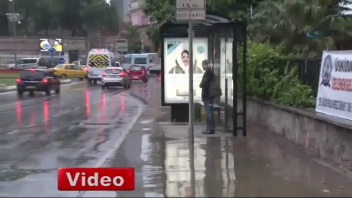 İstanbul Güne Yağmurla Uyandı