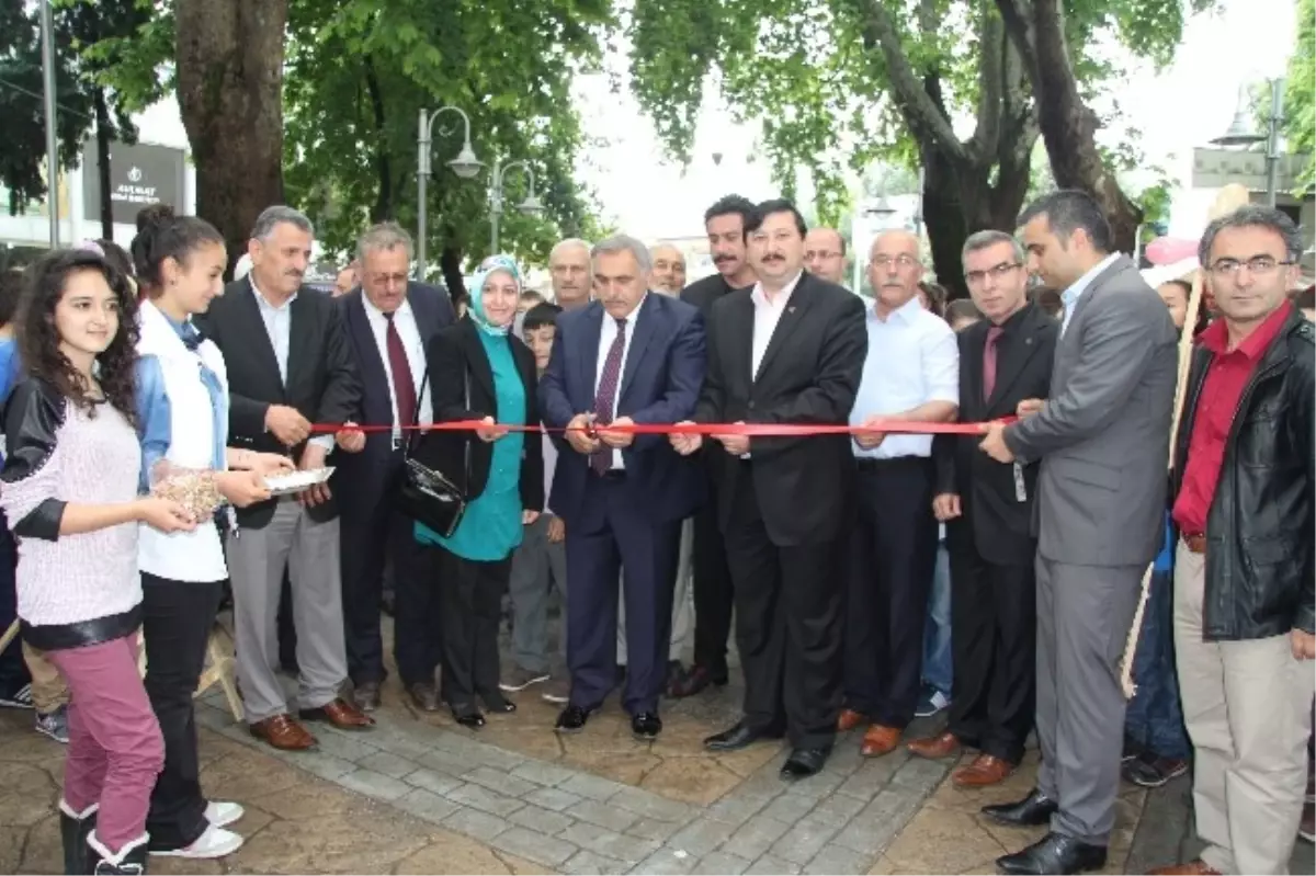 Küçük Eller Deklanşörde\' Fotoğraf Sergisi Törenle Açıldı