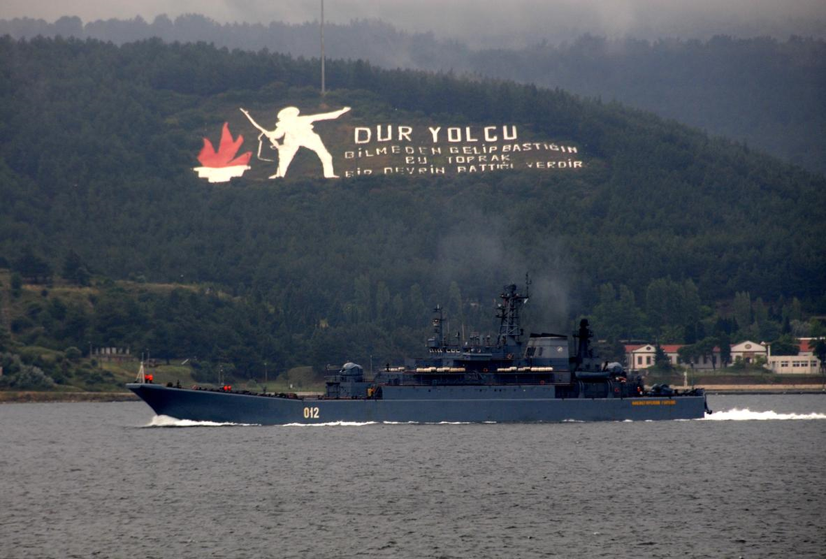 Rus Donanmasına Ait İki Gemi Çanakkale Boğazı\'ndan Geçti