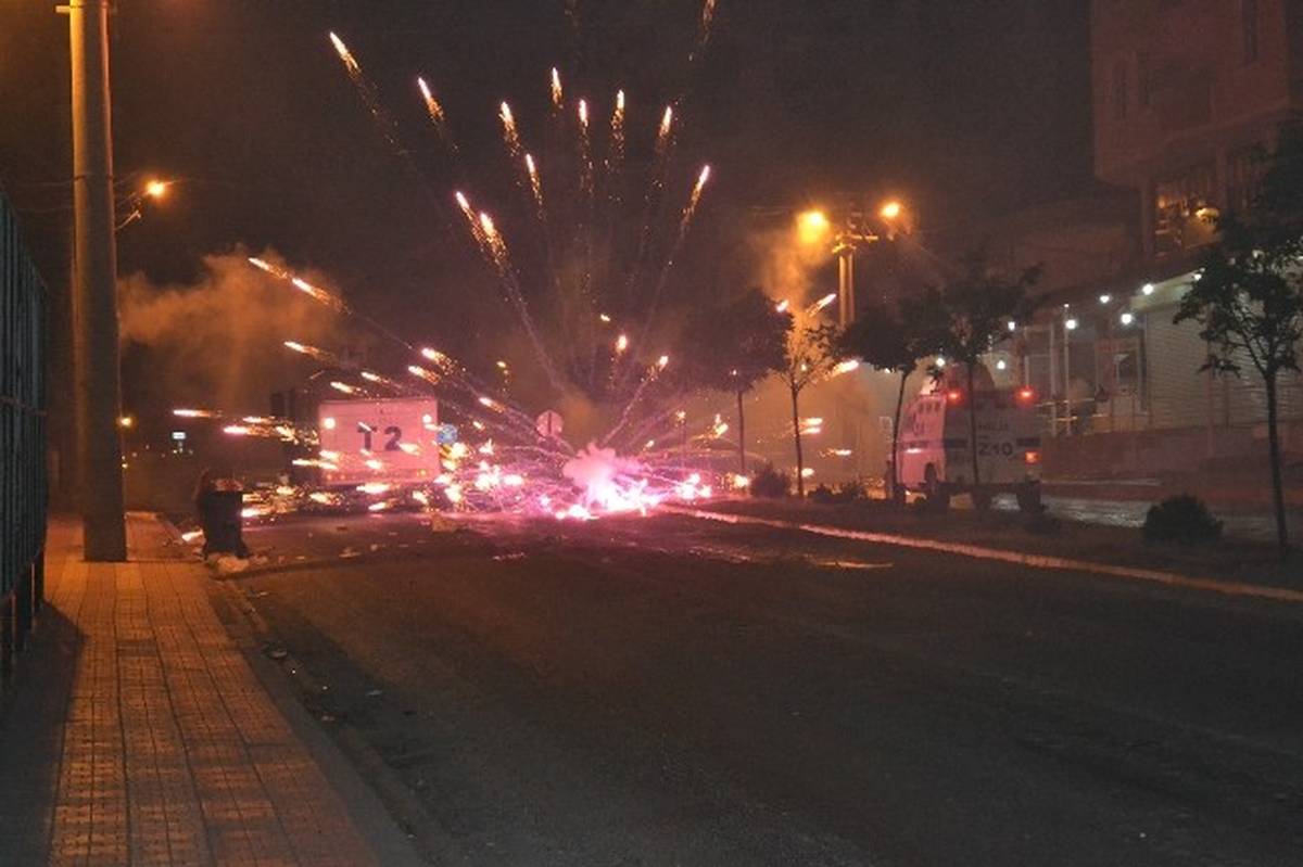 Silvan\'da İzinsiz Gösteriye Polis Müdahale Etti