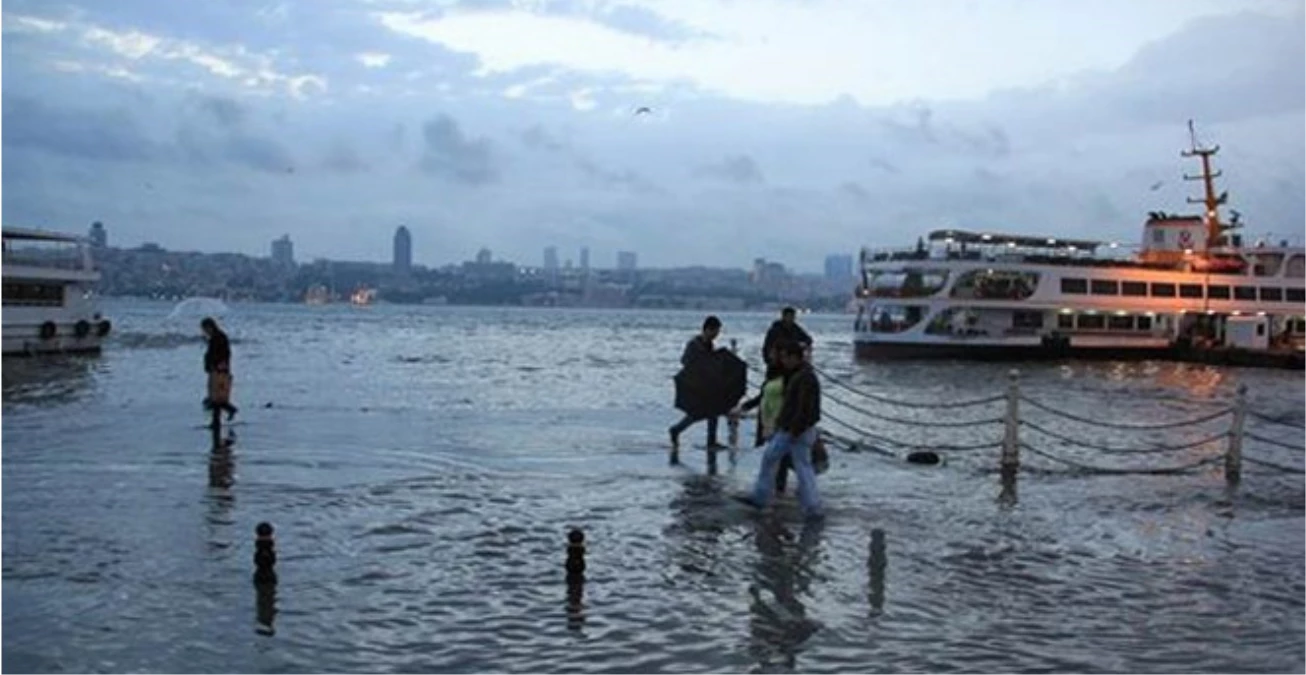Üsküdar\'da Yine "Tsunami" Manzarası