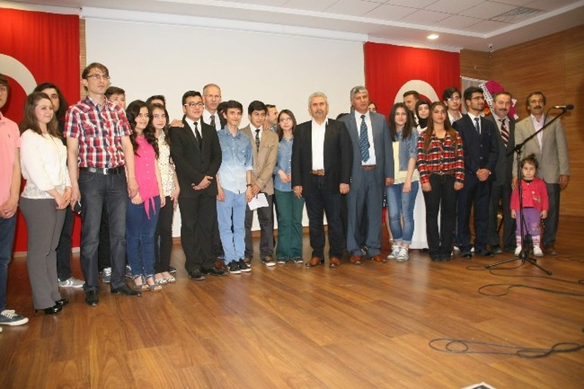 Yozgat Anadolu Lisesi Öğrencilerinden Şiir Dinletisi
