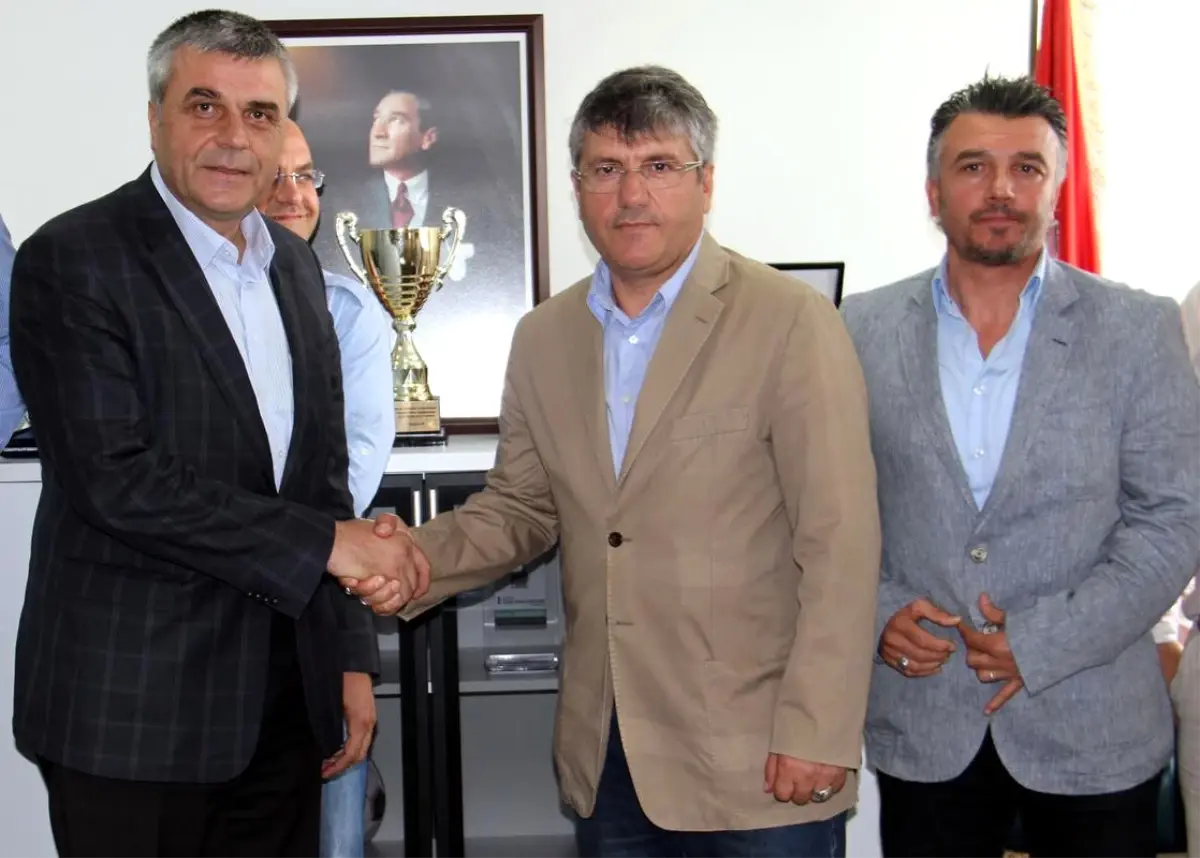 Akhisar Belediyespor, Akçay\'la Sözleşme İmzaladı