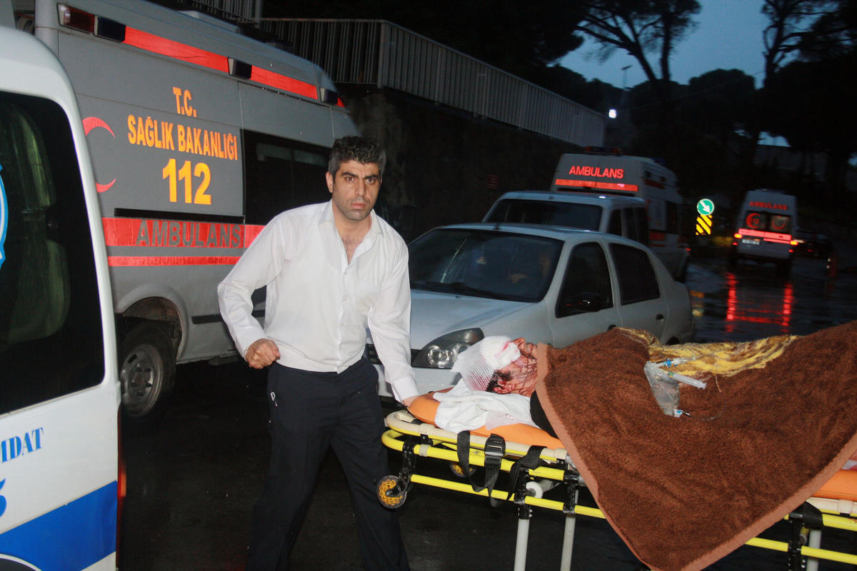 Ayvalık\'ta 2 Motosiklet Çarpıştı: 1 Ölü, 1 Yaralı