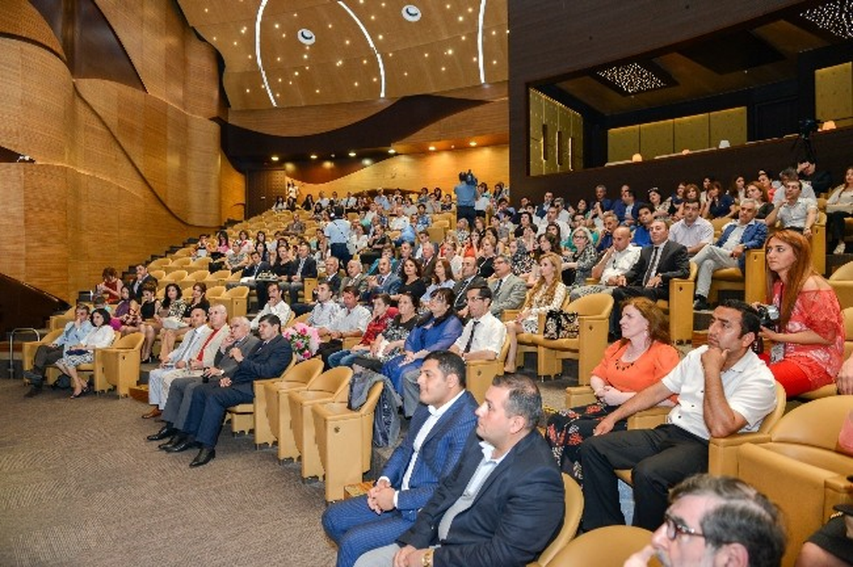 Bakü'de Azerbaycan Şairler Günü Kutlandı
