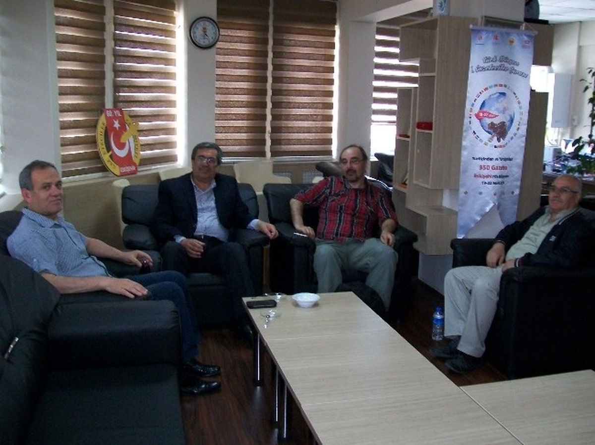 Belçikalı Gazeteci ve Esab, Eskişehir Gazeteciler Cemiyeti\'ni Ziyaret Etti