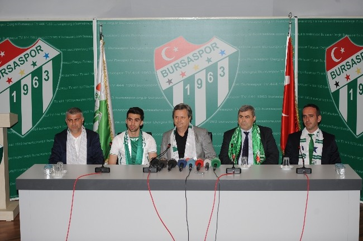 Bursaspor, Emre Taşdemir\'e 4 Yıllık İmza Attırdı
