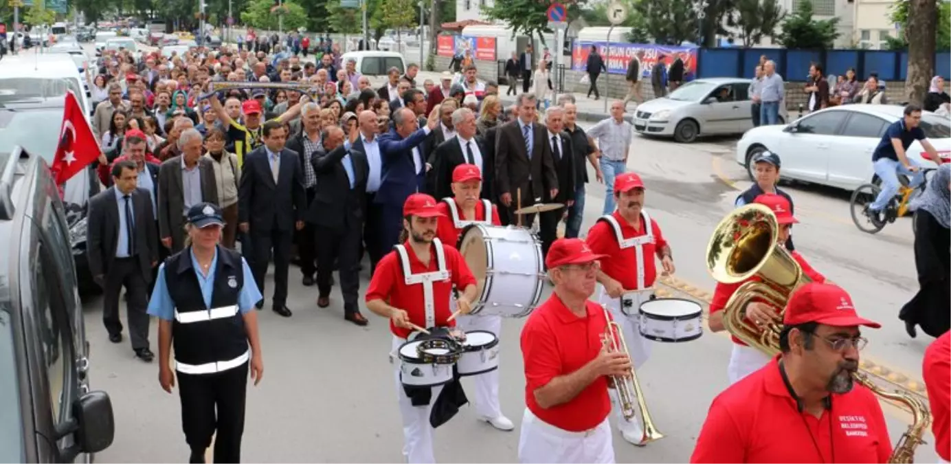 CHP\'li İnce\'ye Yalova Belediyesinde Bandolu Karşılama