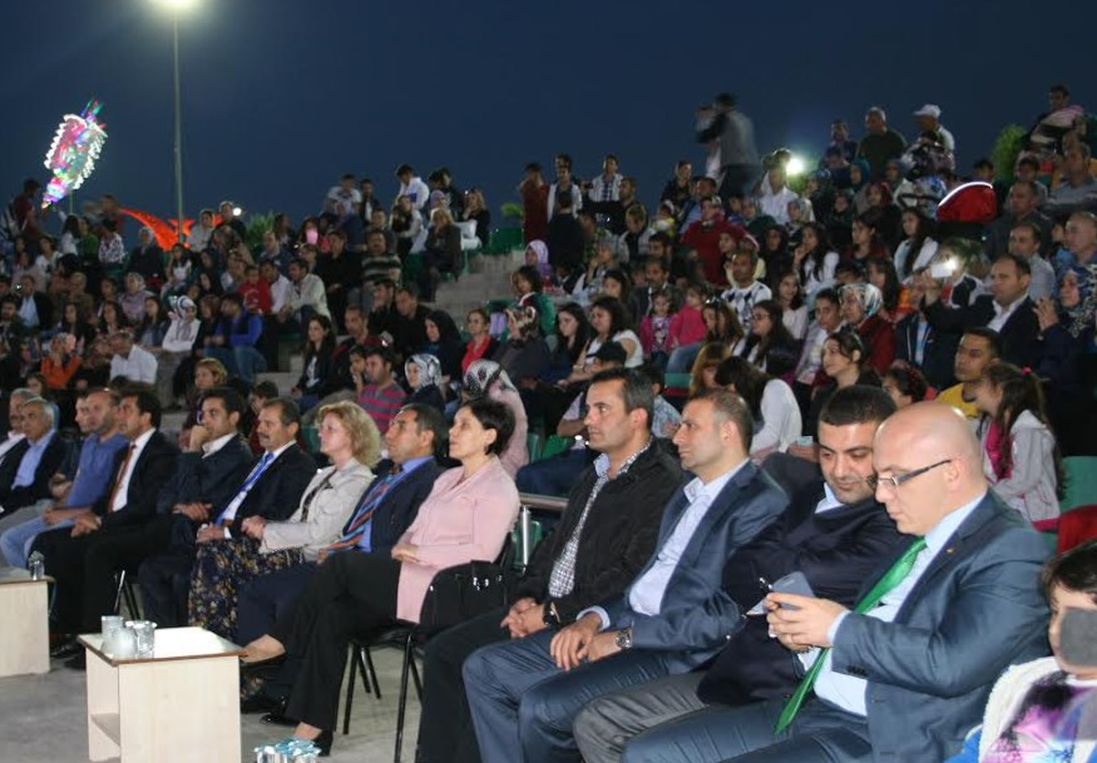 Darıca\'da 200 Kişilik Muhteşem Öğrenci Korosu