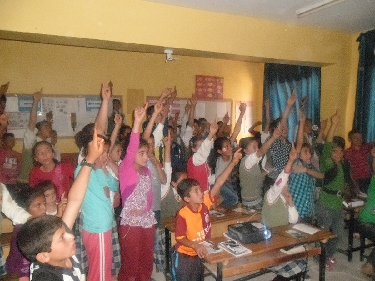 Emniyetten Öğrencilere Eğitim Semineri