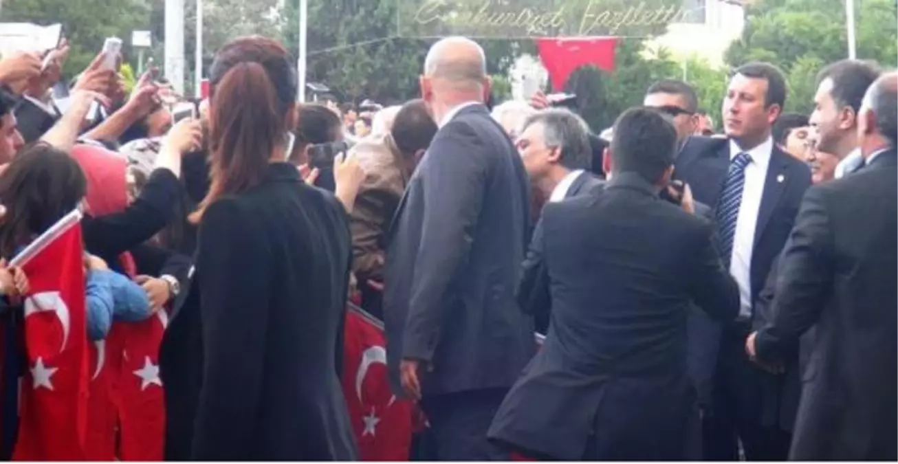 Gül\'e Valilik Ziyareti Sırasında Soma Protestosu