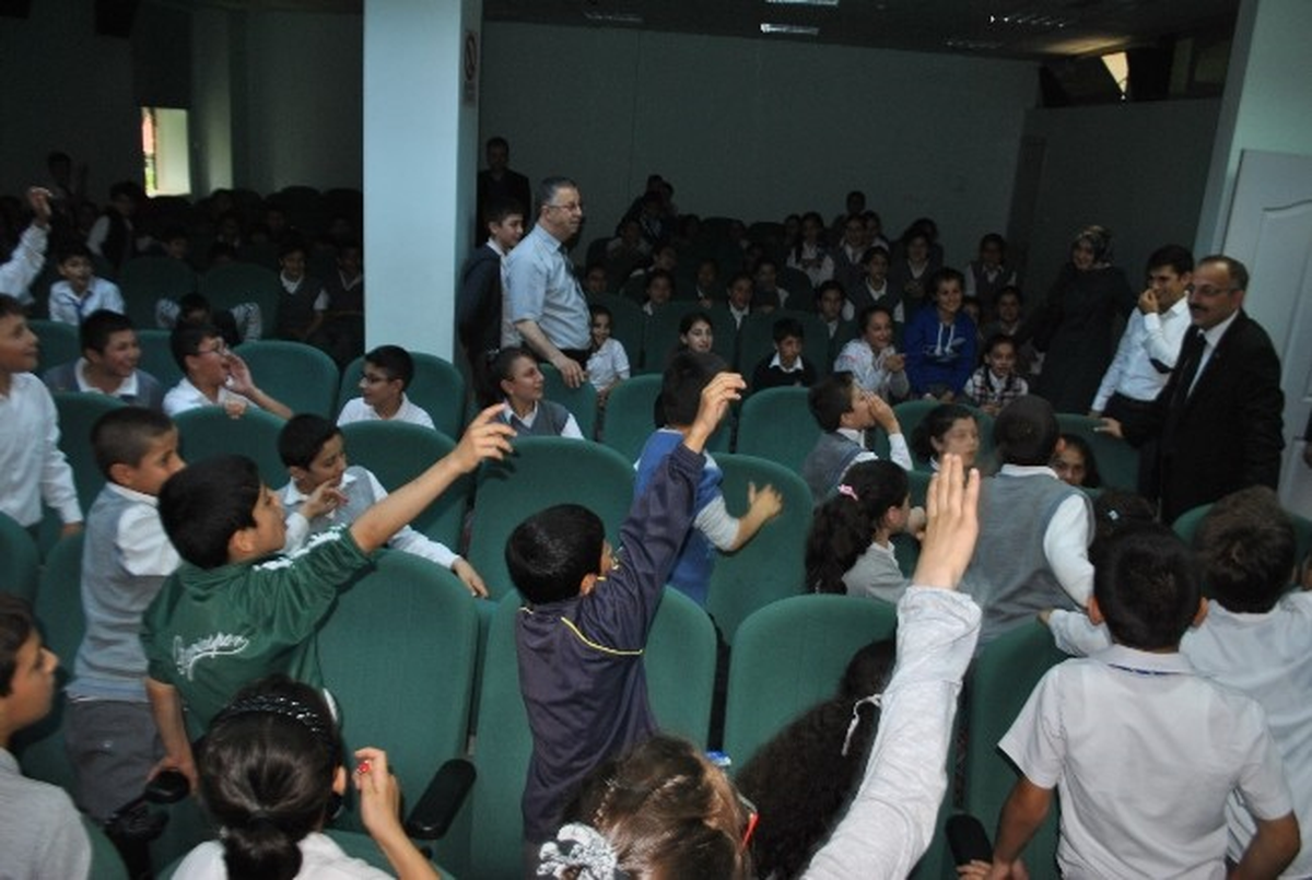 Gürsu Belediyesi\'nden Öğrencilere Çevre Konferansı