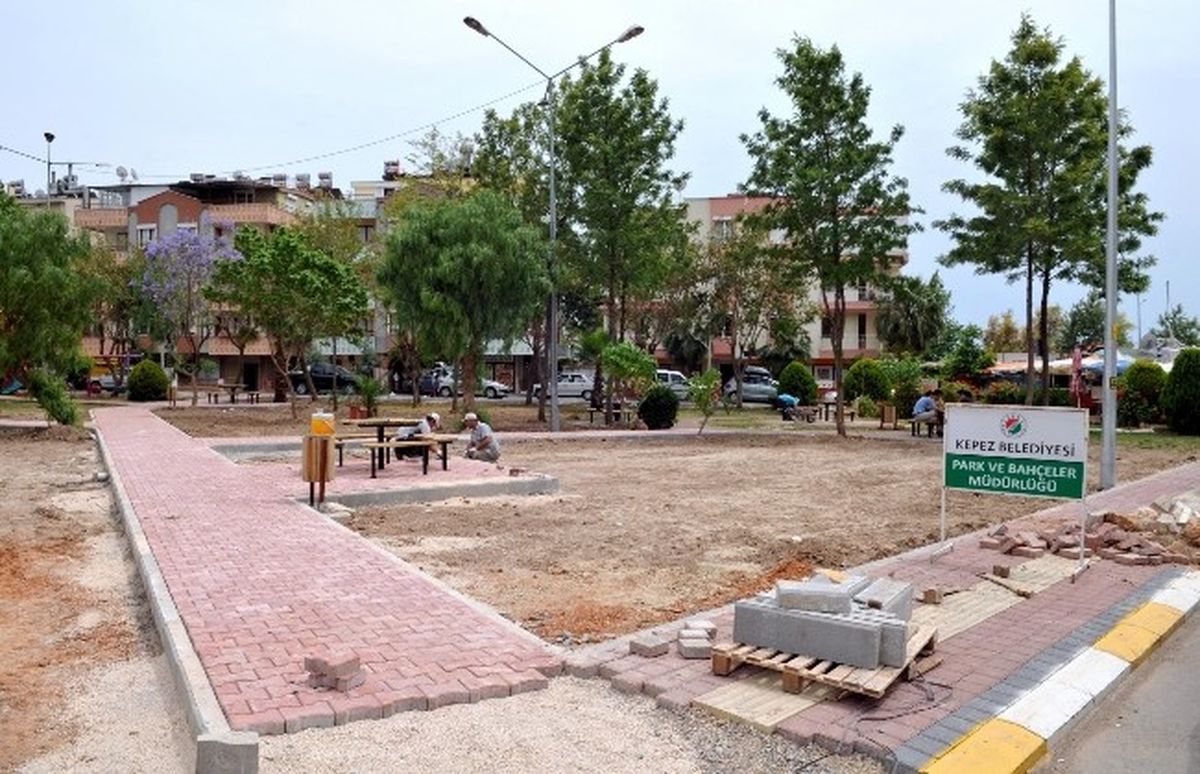 Kepez\'de Eskiyen Parklar Yenileniyor