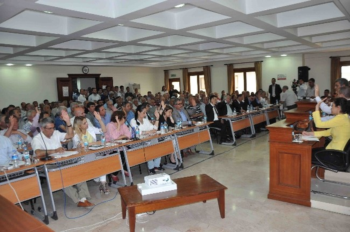 Kuşadası Belediye Meclisi\'nden Yeni Kaymakamlık Binasını Görüştü