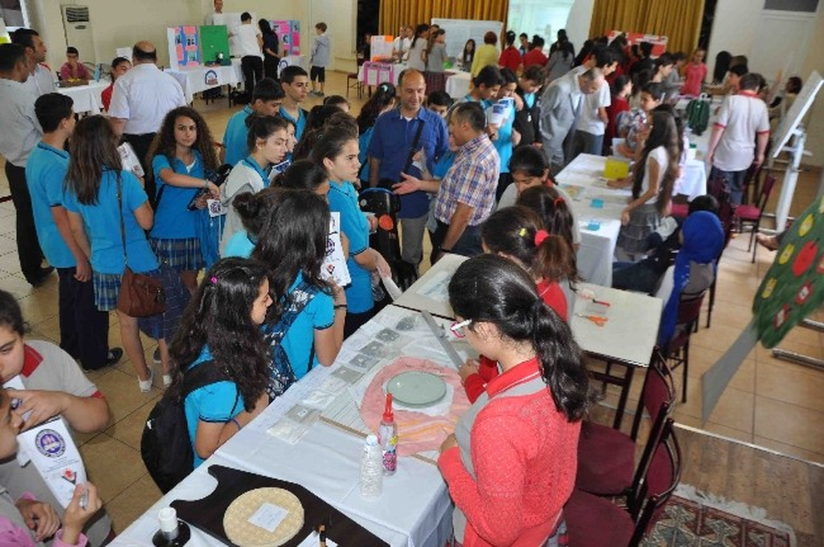 Kuşadası\'nda Öğrencilerden Bilim Sergisi
