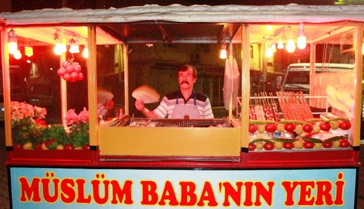 Ceylanpınar\'da Müslüm Gürses\'i Parçalarıyla Yaşatıyor