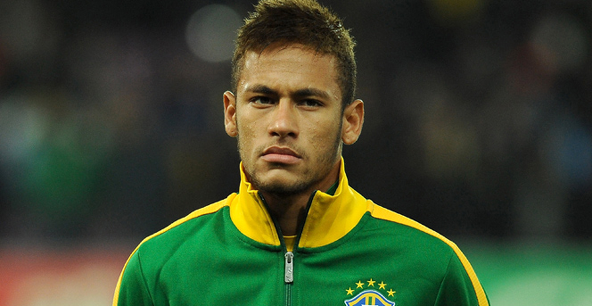 Pele: Neymar Ayakta Kalabilmeyi Öğrenmeli
