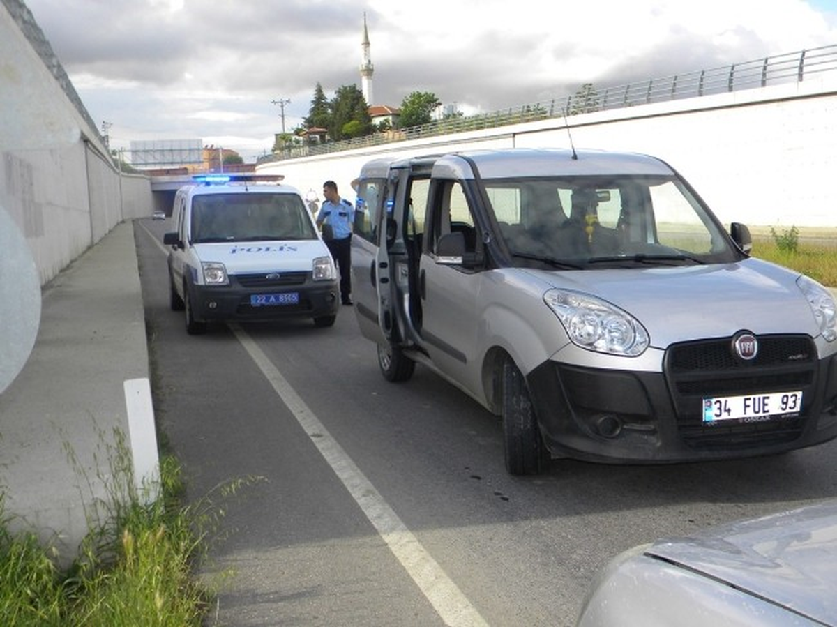 Polis Hırsızları Havaya Ateş Ederek Yakaladı