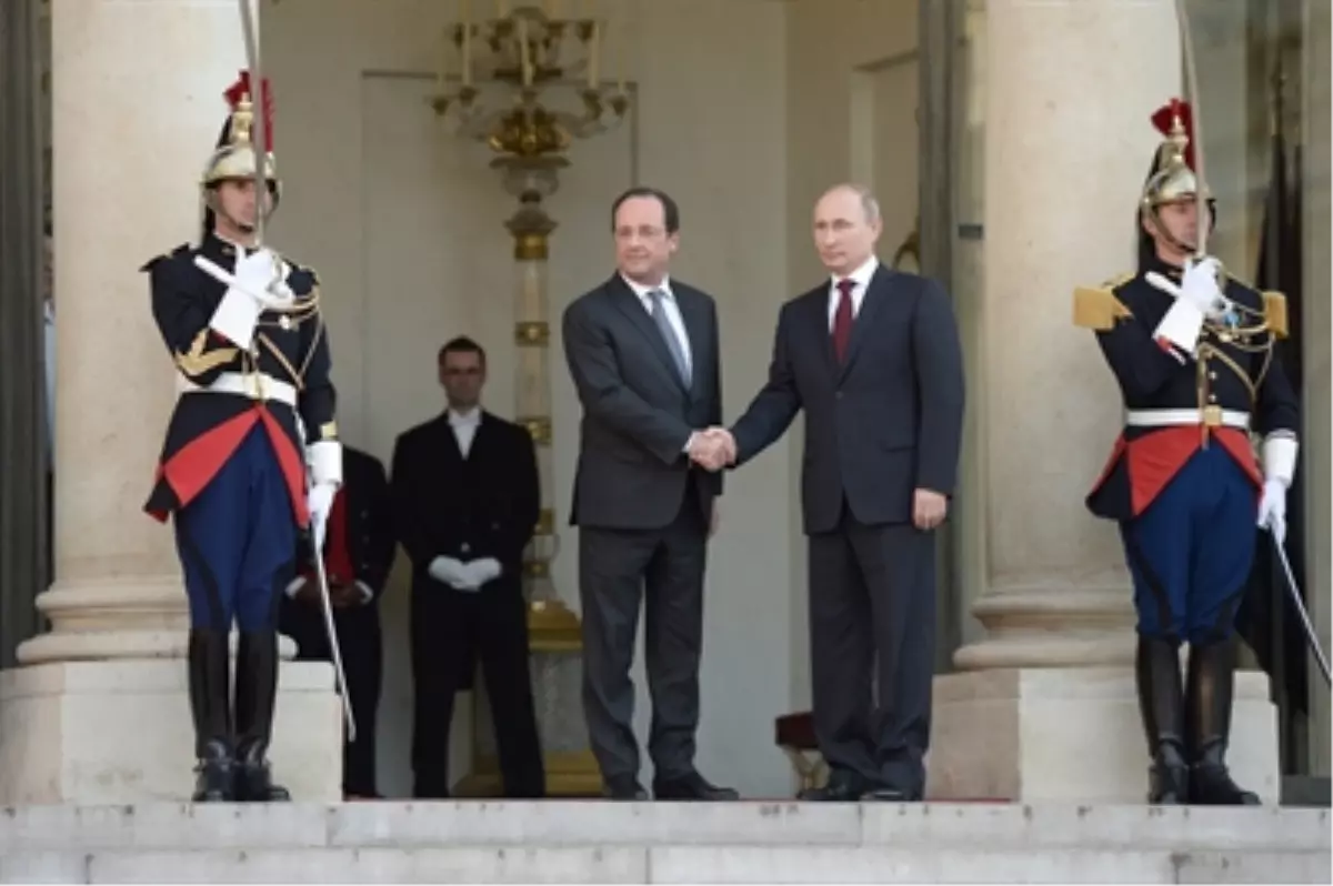 Putin, Hollande ile Görüştü