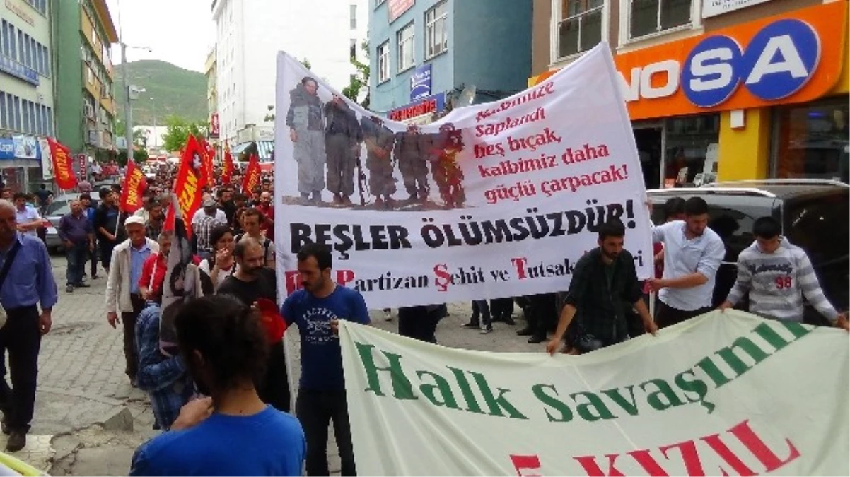 TİKKO Üyesi 5 Kadının Cenazeleri Tunceli\'de Toprağa Verildi