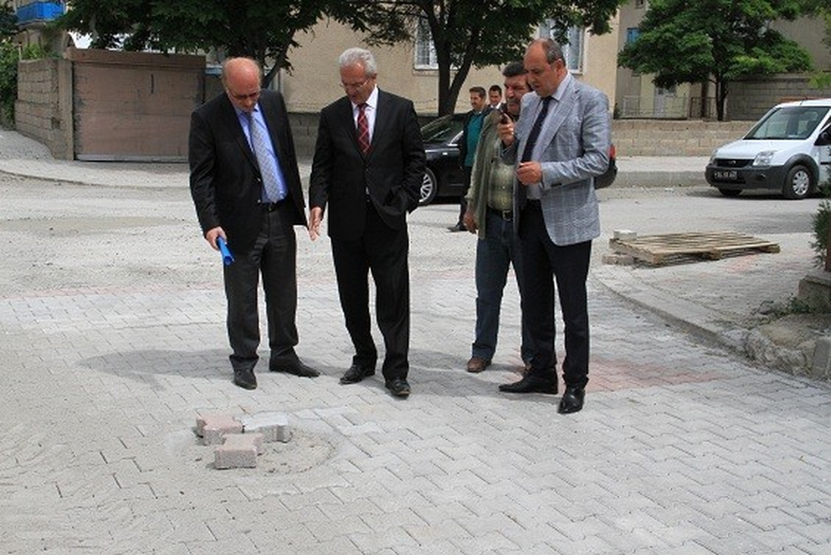Yol ve Kaldırım Çalışmaları Devam Ediyor