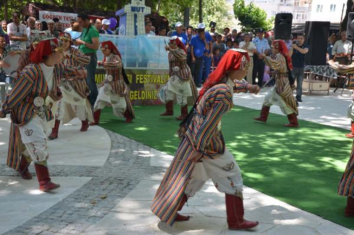 52. Mut Kayısı Kültür ve Sanat Festivali Başladı