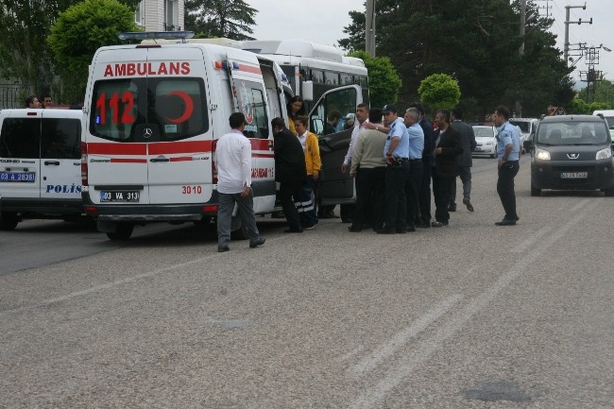 Afyonkarahisar\'da Özel Halk Otobüsü Şoförü Bıçaklandı