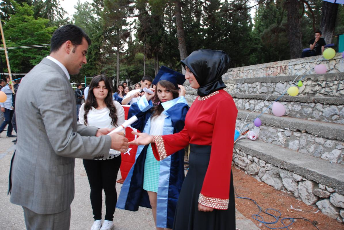 Akseki Şahinler Çok Programlı Lisesi Öğrencilerinin Mezuniyet Heyecanı