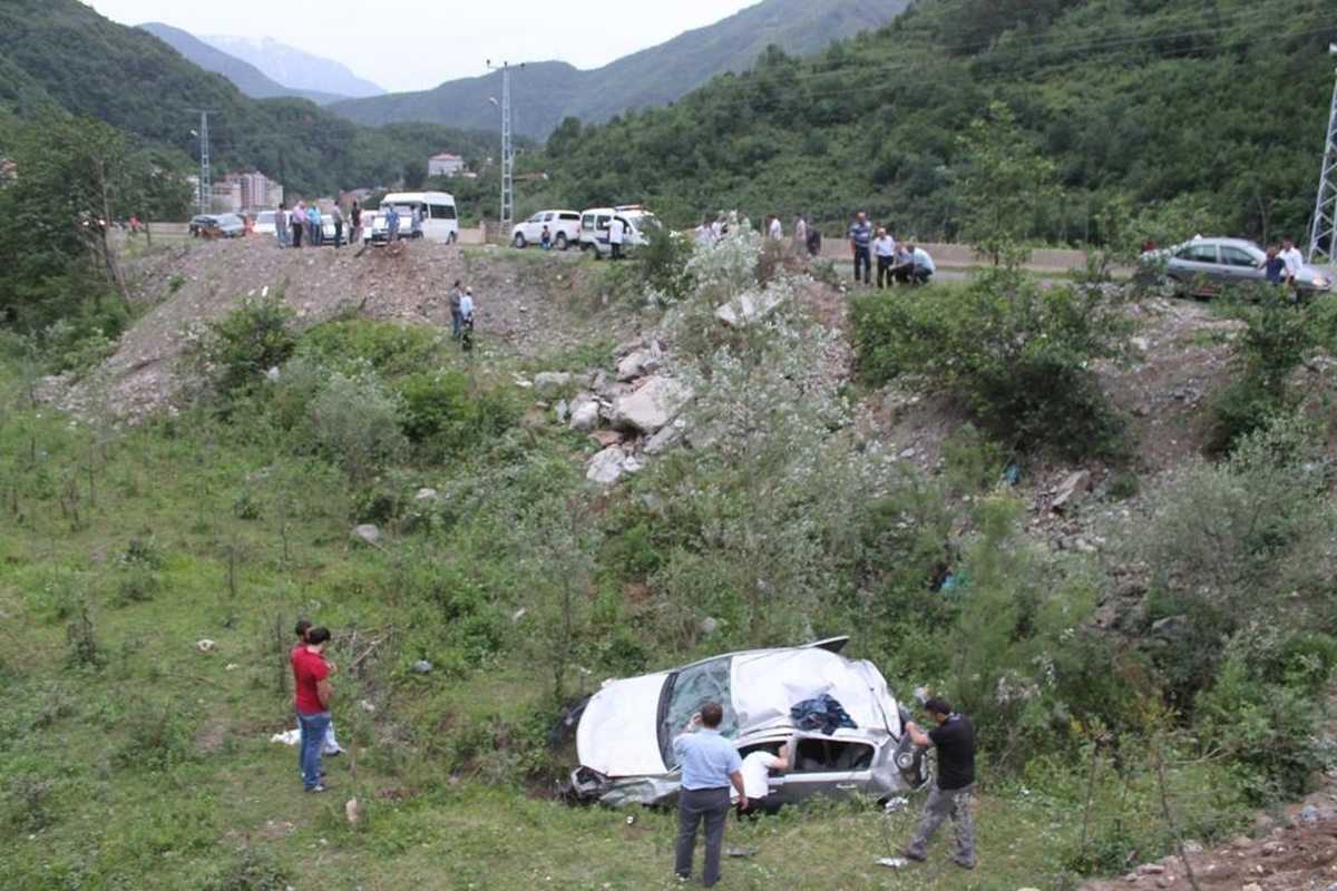 Artvin\'de Trafik Kazası: 2 Yaralı