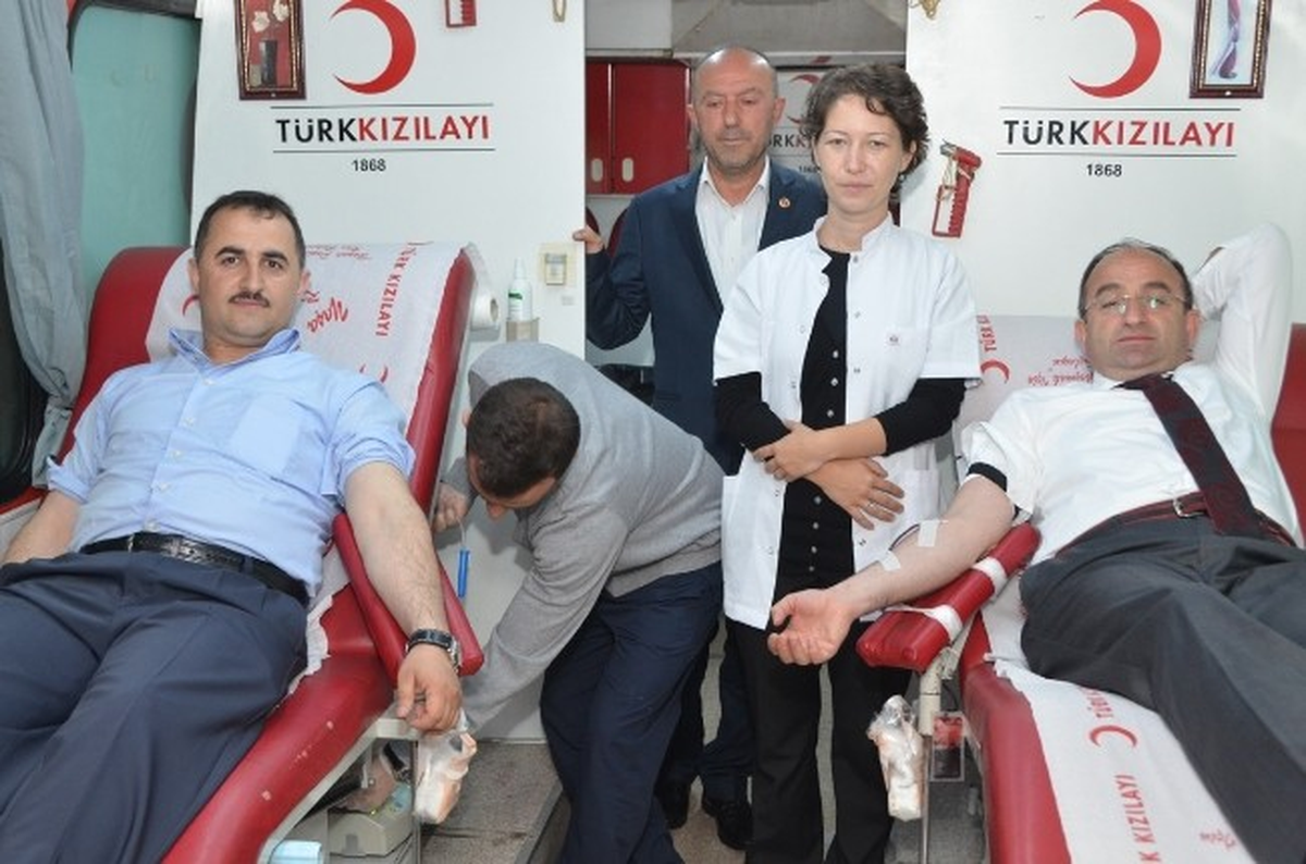 Başkan Üzülmez, Kan Verdi
