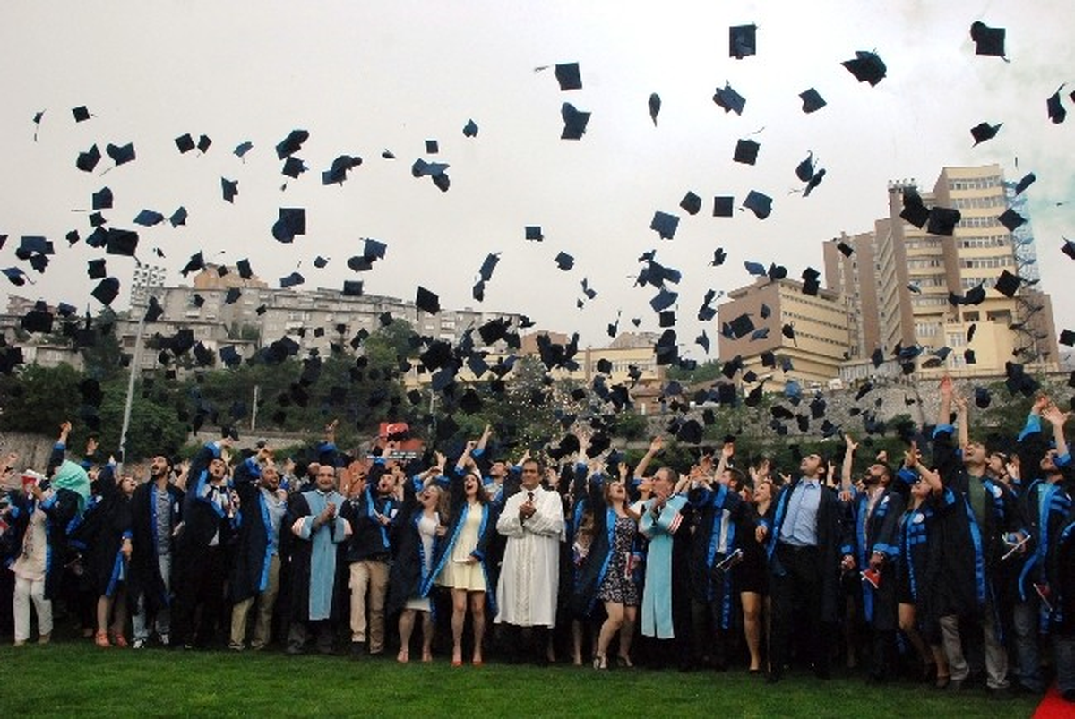Beü 2013-2014 Yılı Mezuniyetini Kutladı