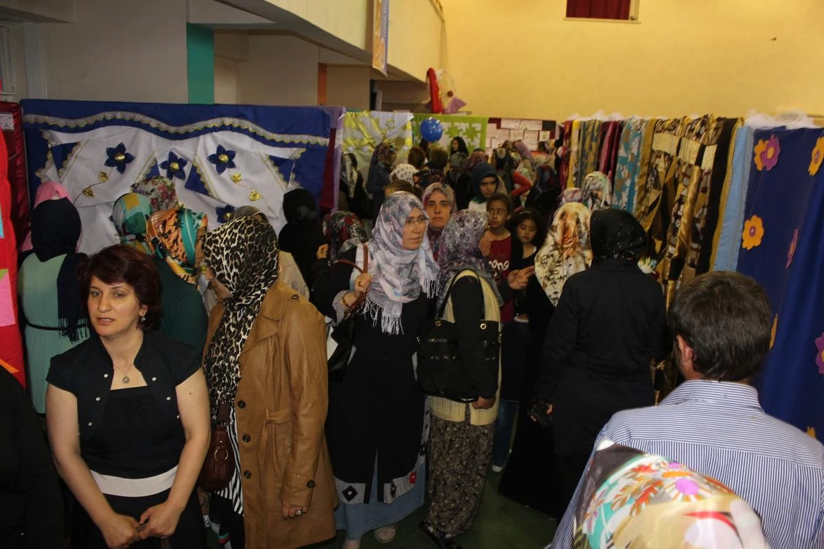 Beyşehir\'de 45 Kursun Karma Sergisi Açıldı