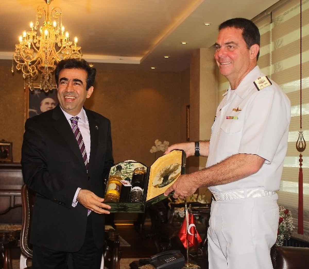 Brezilya Liberal Gemi Komutanı Borbarda\'dan Vali Güzeloğlu\'na Ziyaret