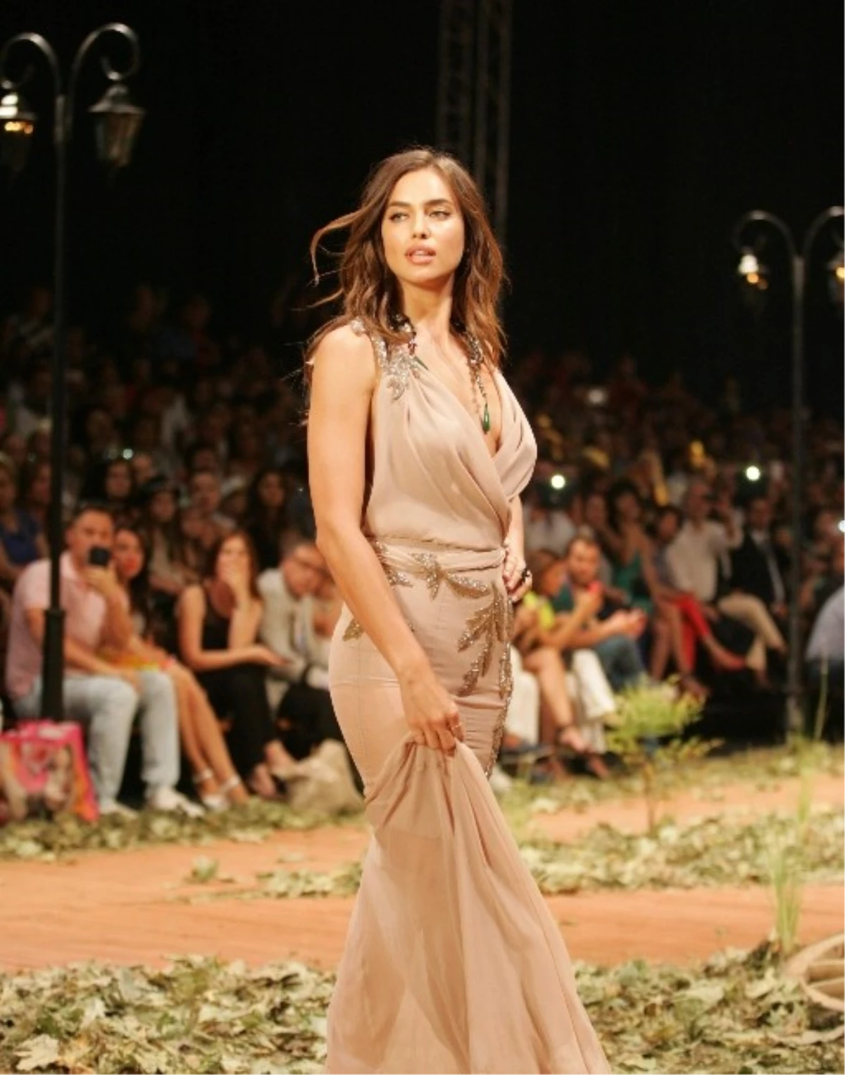 Dosso Dossi Fashion Show\'da Irina Shayk Rüzgarı